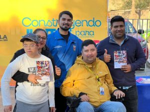 Alcalde Cristóbal Zúñiga y el coordinador de la Oficina de Discapacidad, Jonathan Carvajal, entregaron Agendas del Centro de Estimulación del Municipio de Tierra Amarilla.